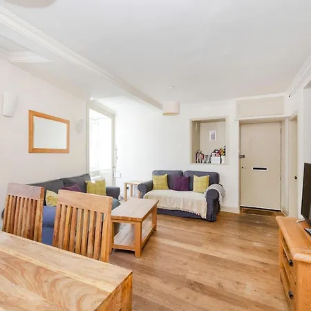 Holiday home Joivy Cute House With Courtyard Edinburgh