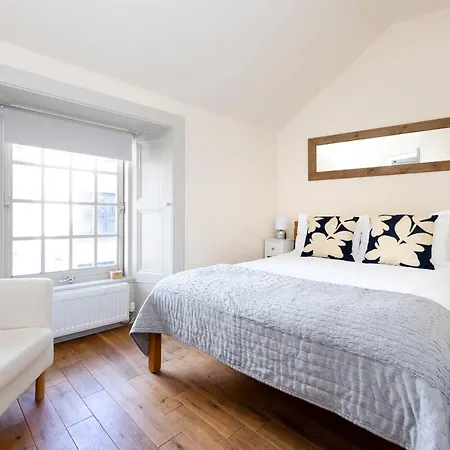Joivy Cute House With Courtyard * Edimburgo