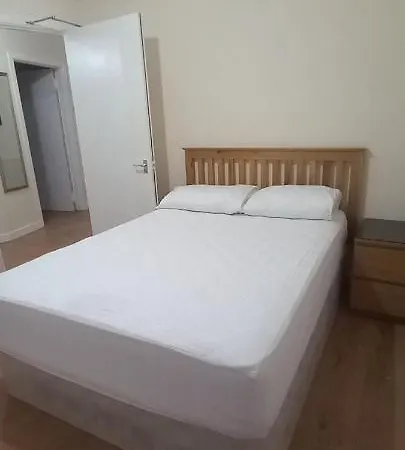 Lovely Spacious Double Beds Sleeps 8 Daire Edinburgh