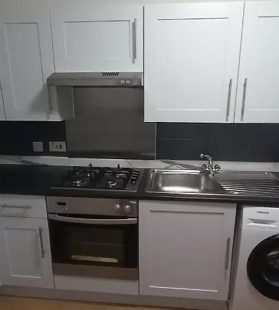 Daire Lovely Spacious Double Beds Sleeps 8 *