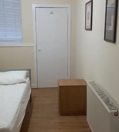 Lovely Spacious Double Beds Sleeps 8 Daire