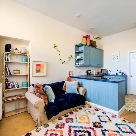 Appartamento Guestready - Adorable Apt Near Fountainbridge Green Edimburgo