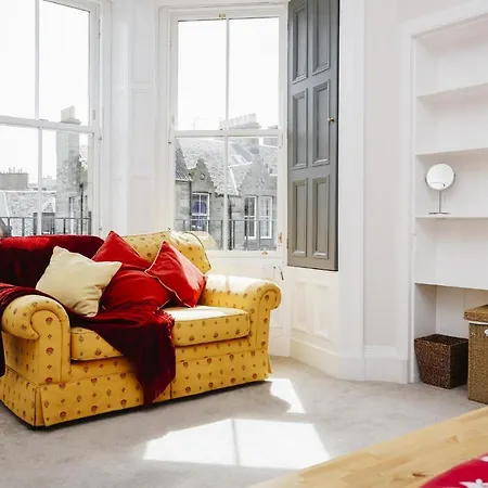 Fabulous 5 Double Bedroom Old Town Edinburgh