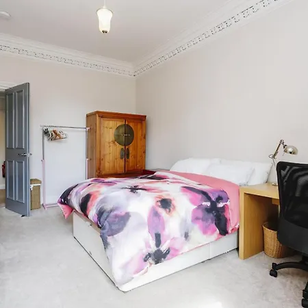 Fabulous 5 Double Bedroom Old Town