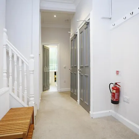 Fabulous 5 Double Bedroom Old Town *