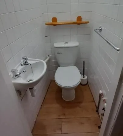 Daire Lovely Spacious Double Beds Sleeps 8 *