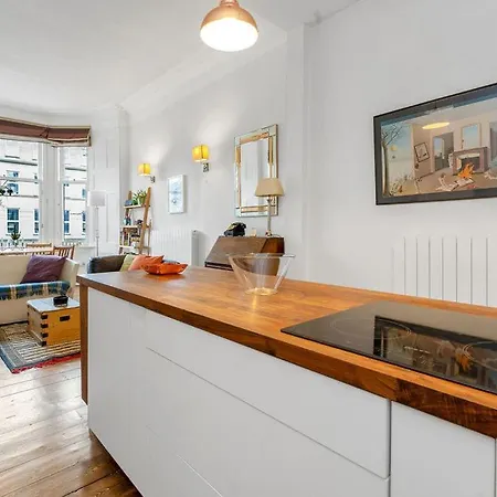 Guestready - Lovely Near Leith Walk * Edimburgo
