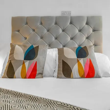 Cheerful - Jamson Pl 3 Bed *