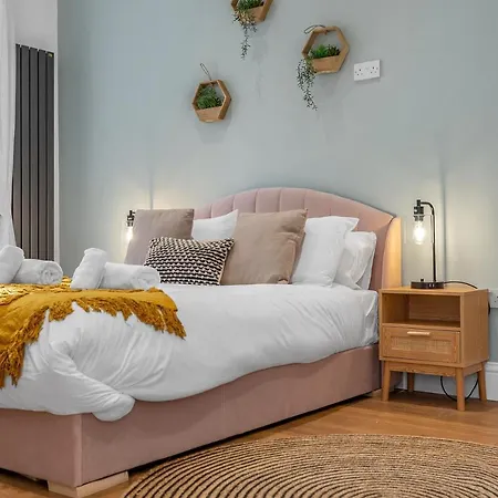Cheerful - Jamson Pl 3 Bed *