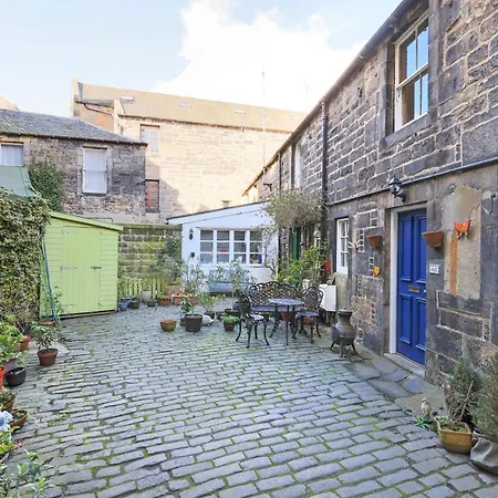 Joivy Cute House With Courtyard * Edimburgo
