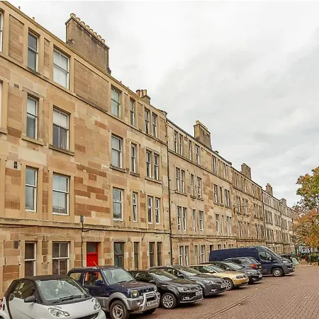 The Eden Apartment, Center Apartmán