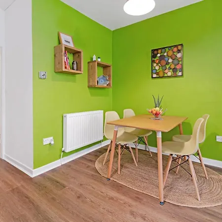 Cheerful Stays: Spacious Flat In Vibrant Leith Lägenhet