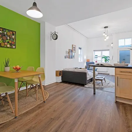 Cheerful Stays: Spacious Flat In Vibrant Leith * Edinburg