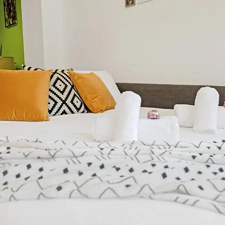 Cheerful Stays: Spacious Flat In Vibrant Leith אדינבורו