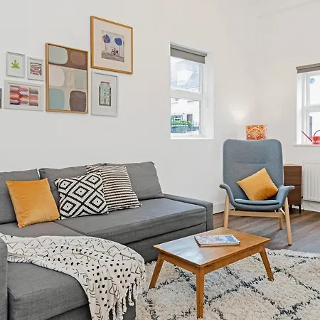 Apartment Cheerful Stays: Spacious Flat In Vibrant Leith *