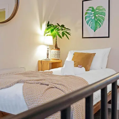 Cheerful Stays: Spacious Flat In Vibrant Leith