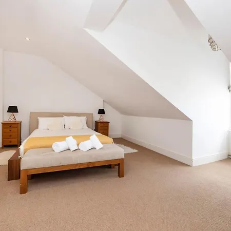The Castle Duplex - 5 Bed Old Town 아파트