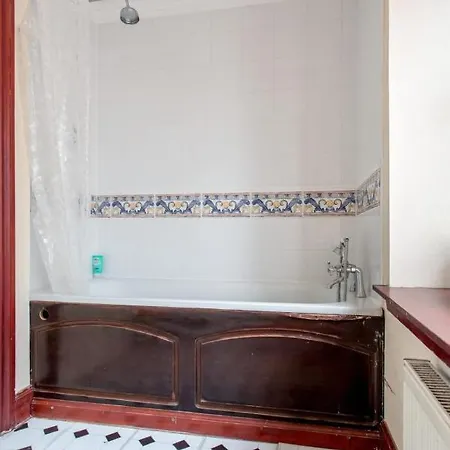 2 Bedroom By Leith's Shore Apartment