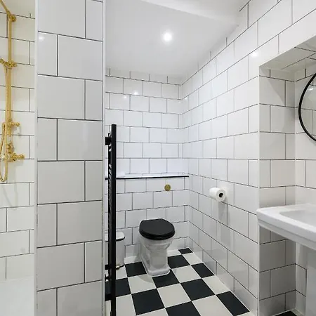 Quiet And Spacious Family Inn Edinburgh