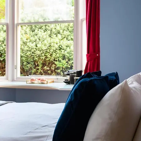 Charming Ground Floor Triple Inn