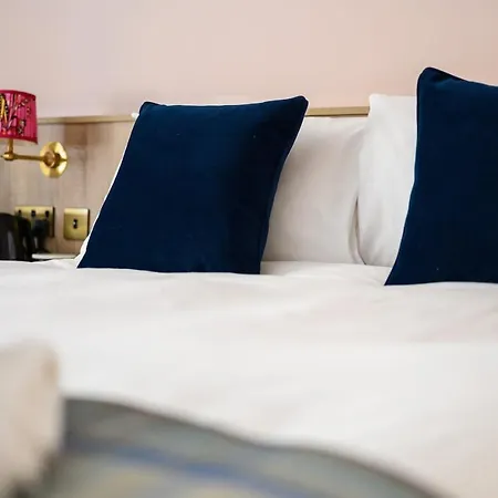 Quiet And Spacious Family Inn Edinburgh