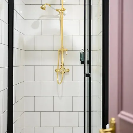 Super King Garden With En-suite