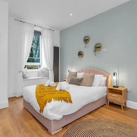 Cheerful - Jamson Pl 3 Bed *