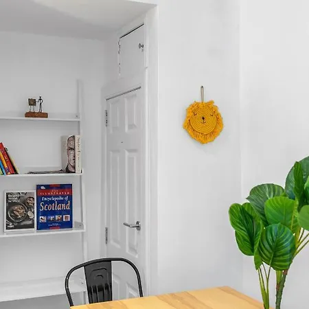 Cheerful - Jamson Pl 3 Bed Edinburgh