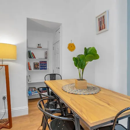 Cheerful - Jamson Pl 3 Bed *
