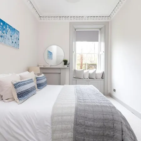 Stylish 3-bedroom Getaway Διαμέρισμα *