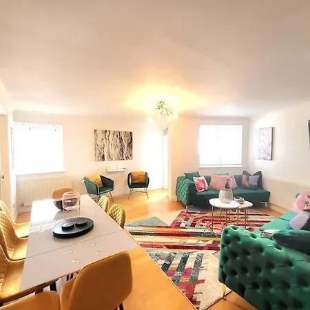 Beautiful Ocean Drive Apt-7 Beds *