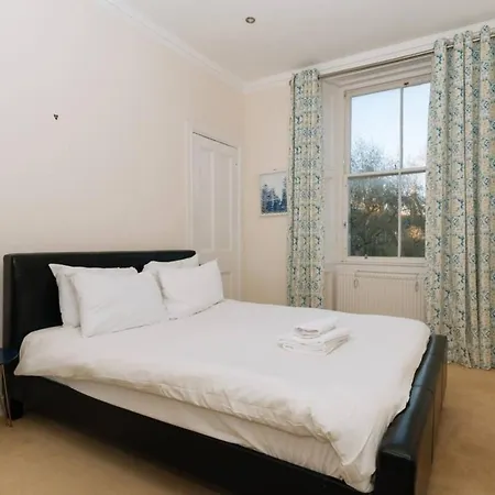Beautiful In Stockbridge Apartament
