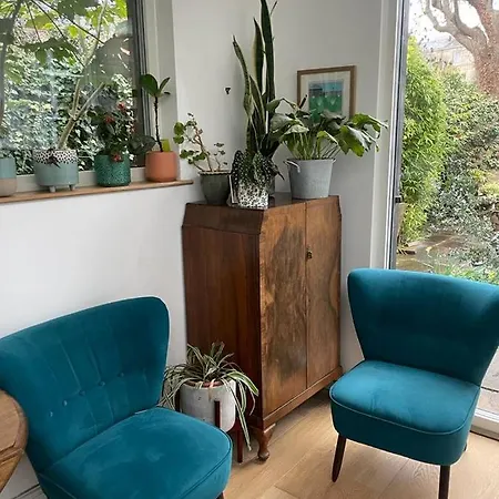 Large 3 Double Bedroom Period House With Parking