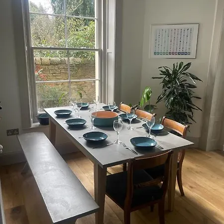 Σπίτι διακοπών Large 3 Double Bedroom Period House With Parking *