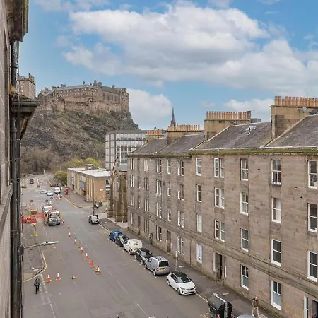 Spacious Ensuite In City Centre - Excellent Location Guest house Edinburgh