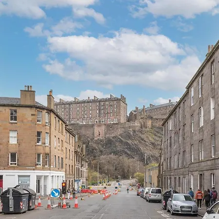 Spacious Ensuite In City Centre - Excellent Location Guest house Edinburgh