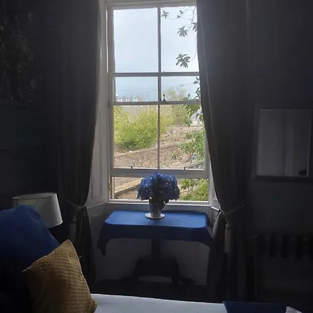 East Claremont 4*