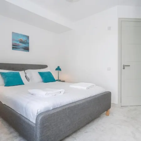 Guestready - Than Words In Leith