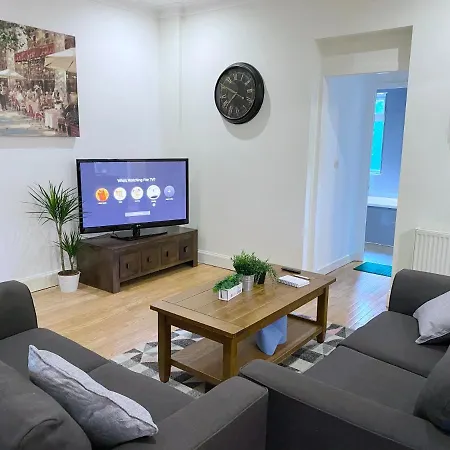 Roost Hill - Free Parking Zone Guest house