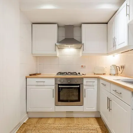 Charming Flat In Quiet Street In Stockbridge Edinburgh
