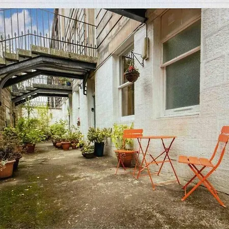 Charming Flat In Quiet Street In Stockbridge Edinburgh