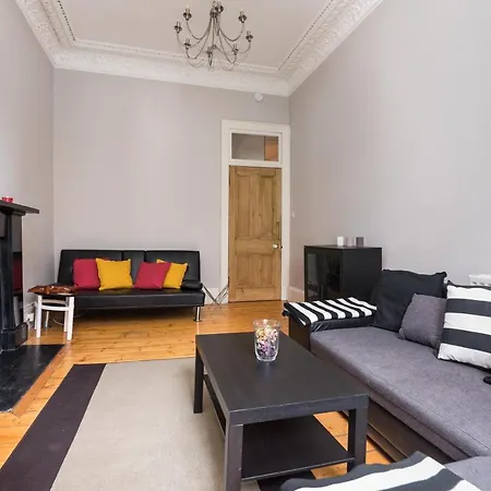 Large 1 Bedroom Georgian Apartment