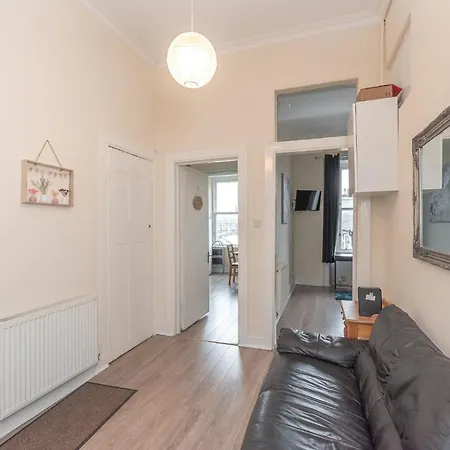 Contemporary 3 Bed City Centre - Ensuite Edinburgh