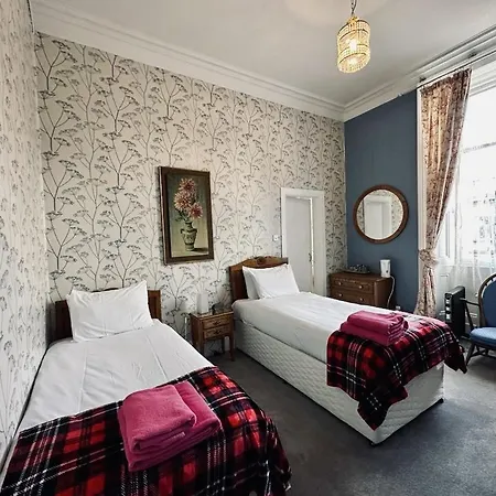 Eliza House Hotell 3*