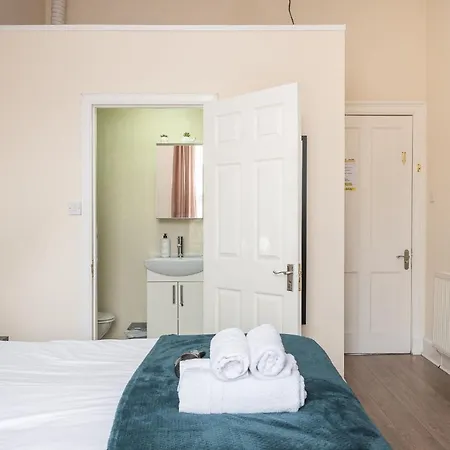 Contemporary 3 Bed City Centre - Ensuite *