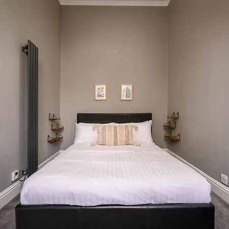 Vibrant Leith Flat *