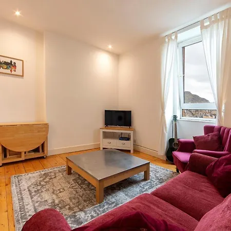 Cosy Quiet Traditional Floor With Stunning Views