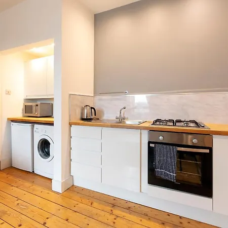 Cosy Quiet Traditional Floor With Stunning Views 아파트 *