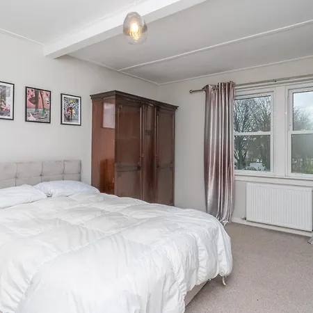 Pass The Keys Cosy And Spacious 2 Beds Flat With - Free Parking *