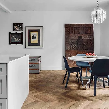 Stylish Georgian Garden + Secure Parking *